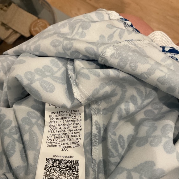 SHEIN Size 4 Ladies Dress - Picture 4 of 4